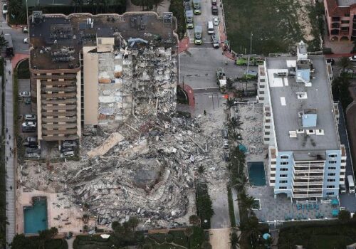 Advirtieron a residentes del edificio en Miami colapsado, del deterioro desde abril