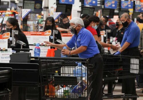 Walmart vuelve a permitir cerillos de la tercera edad