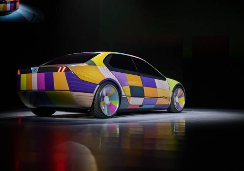 Un auto que cambia de color, una pantalla «invisible» e impresora de cejas, las nuevas novedades del CES 2023