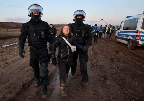 Detienen a Greta Thunberg tras protestar contra una mina de carbon en Alemania