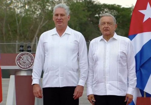 AMLO anuncia ampliacion de acuerdo con Cuba para cubrir plantilla medica