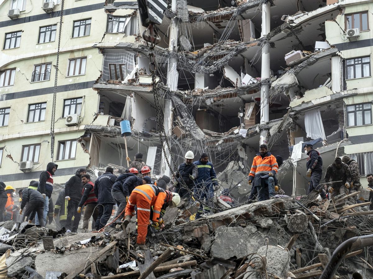 Suman 11 200 los muertos por el terremoto en Turquia y Siria