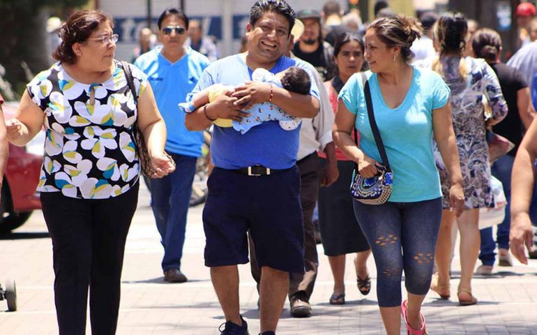 Mexicanos, más satisfechos con la vida excepto en la inseguridad del país