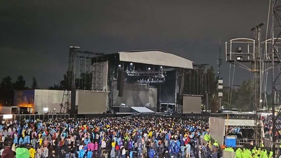 Billie Eilish cancela concierto en México por lluvia y sorprende con show acústico
