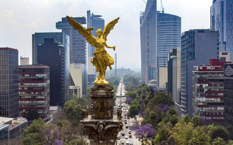 Expertos elevan pronóstico de crecimiento y reducen previsión de inflación en México