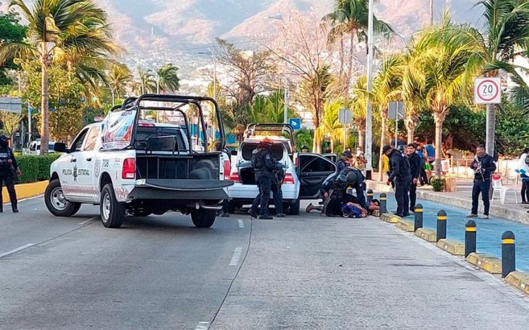 Ataque armado en playa de Acapulco deja un muerto y varios heridos