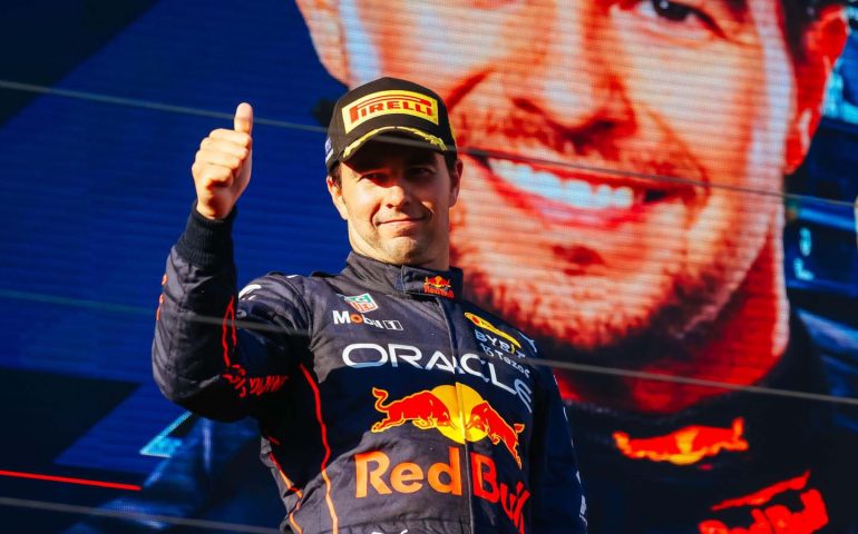 Sergio Pérez lidera la clasificación de la Fórmula 1 y es recibido con ovaciones en Melbourne