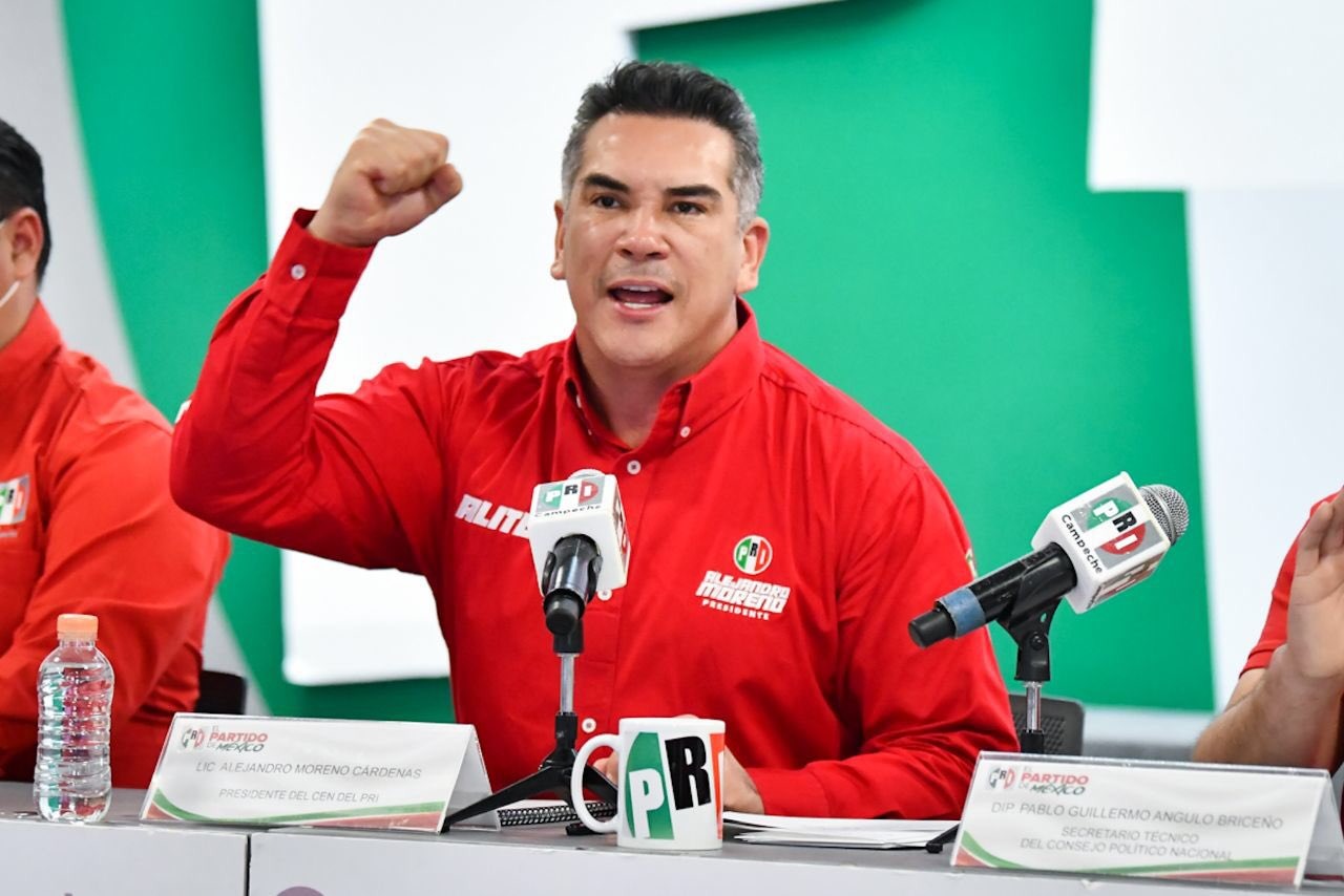 Alejandro Moreno se postula como candidato con dos millones de votos internos del PRI
