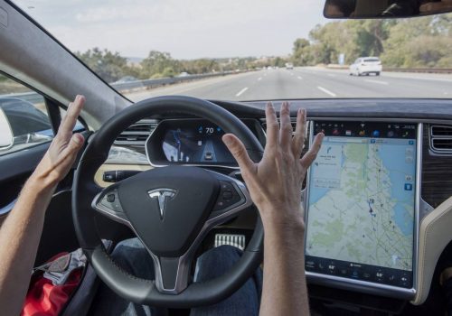 «Hacker descubre el ‘Modo Elon’, un Tesla completamente autónomo sin intervención del conductor