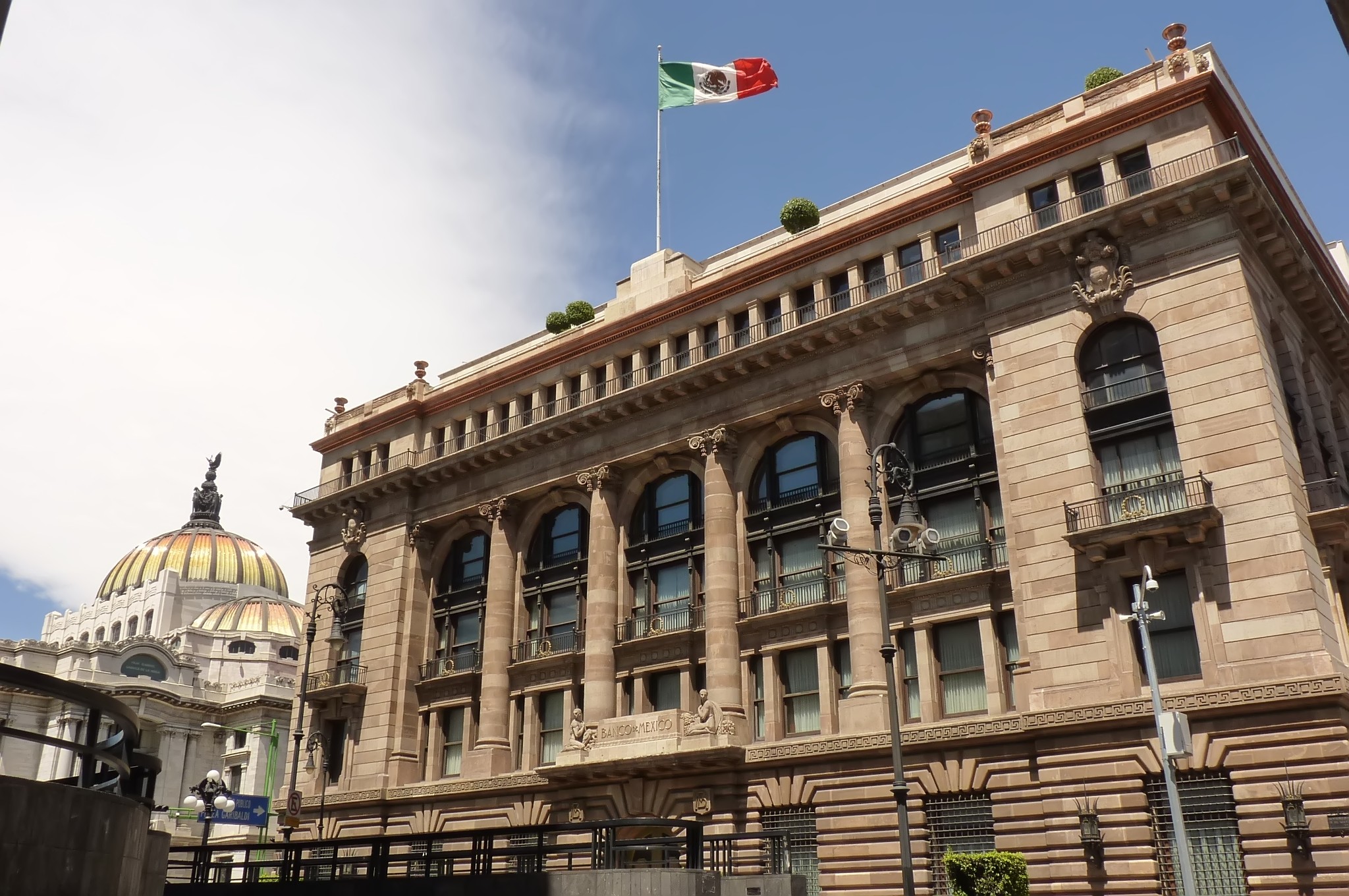 Banco de México eleva expectativa de crecimiento del PIB