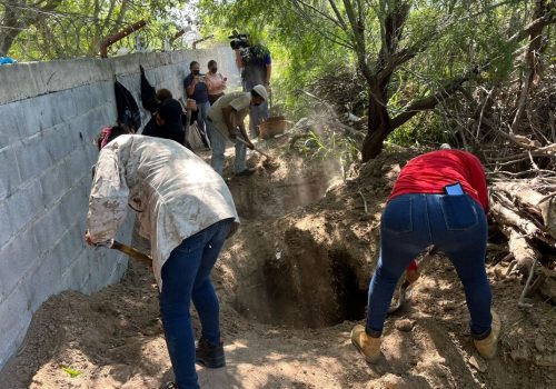 Madres buscadoras descrubren más de 20 osamentas en once fosas clandestinas en Reynosa