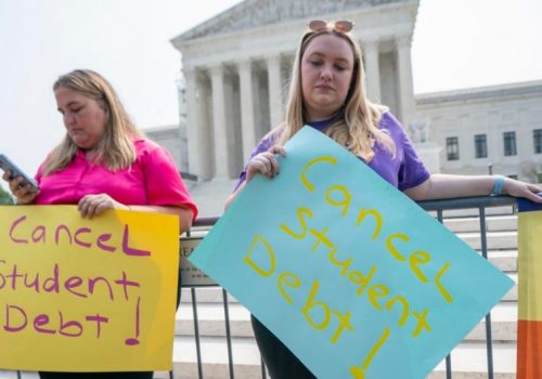Tribunal Supremo de EE. UU. rechaza plan de cancelación de deuda estudiantil de Biden