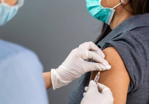 Nueva fase de vacunación en octubre COVID-19 e influenza juntas