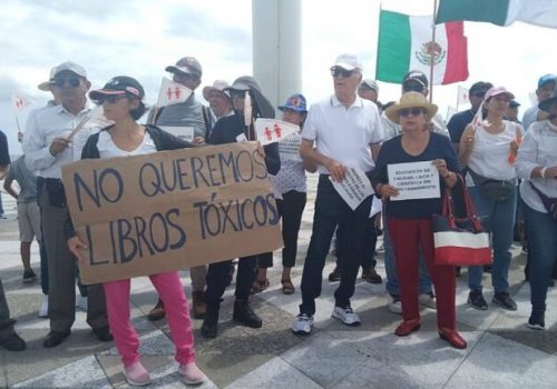 Protestan en Veracruz contra los libros de texto gratuitos