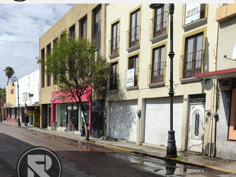 La Crítica Gráfica: Fuga de agua en la calle Morelos