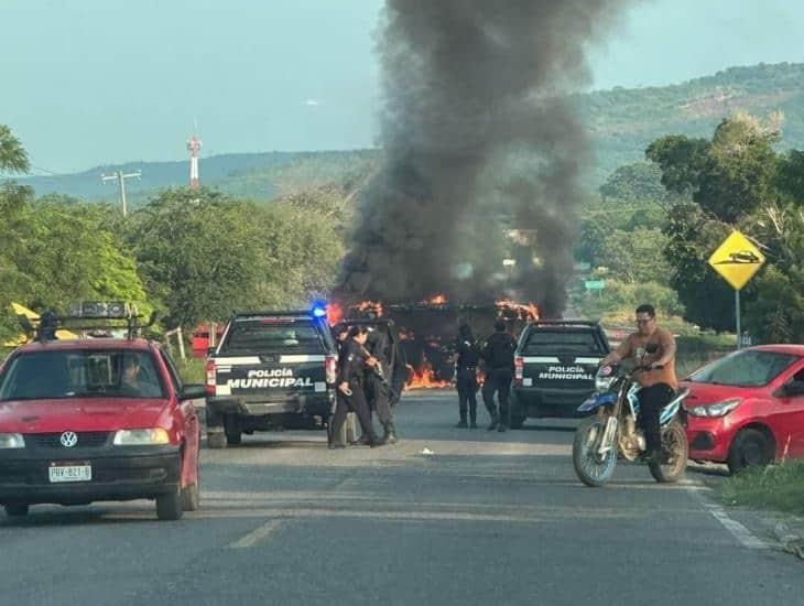 Michoacán registra taques, narcobloqueos y quema de negocios tras conflictos entre Cárteles Unidos y el CJNG