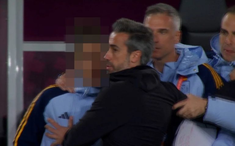 Jorge Vilda en la polémica tras manosear a la segunda entrenadora al final de la copa mundial