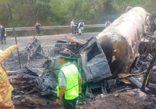 Choque de pipa deja 8 personas muertas tras explosión en Chilpancingo-Iguala
