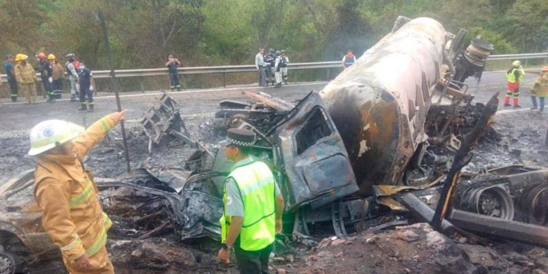 Choque de pipa deja 8 personas muertas tras explosión en Chilpancingo-Iguala