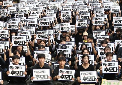Maestra de primaria en Corea del Sur se suicida por quejas de padres, revelando la crisis de la educación
