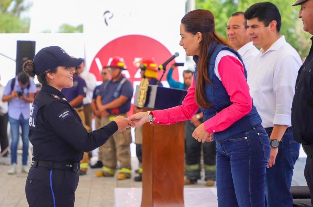 Tere JimÉnez Entrega Patrullas Para Fortalecer La Seguridad En PabellÓn De Arteaga Rodolfo 2707