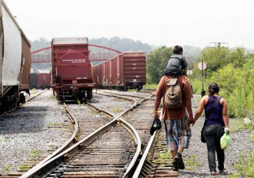 Ferromex detiene 60 trenes hacia el norte del país por problemática de migrantes