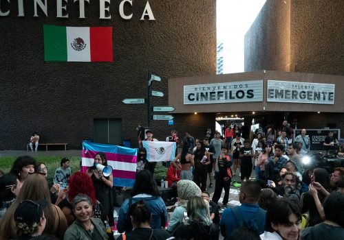 Protesta en Cineteca Nacional por expulsión de mujer trans