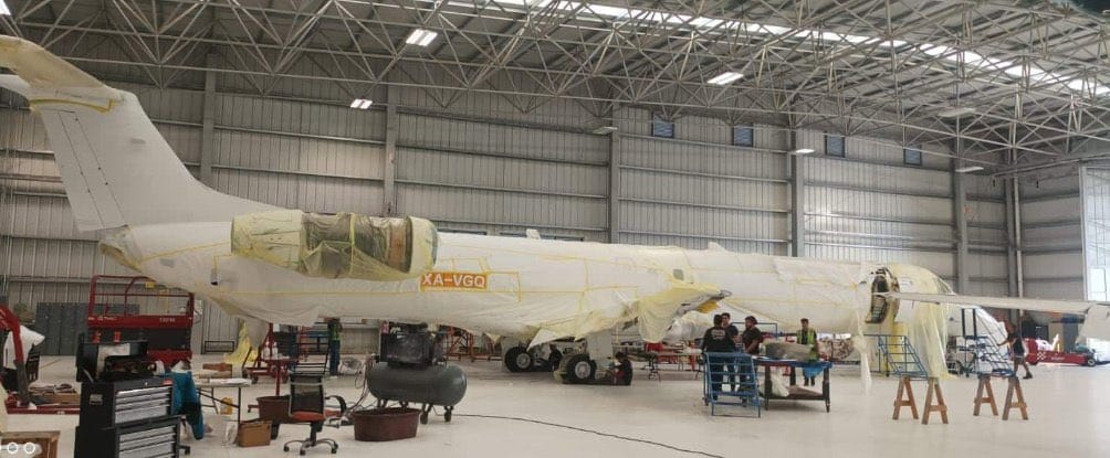 Fotos revelan avión de TAR pintandose como Mexicana de Aviación