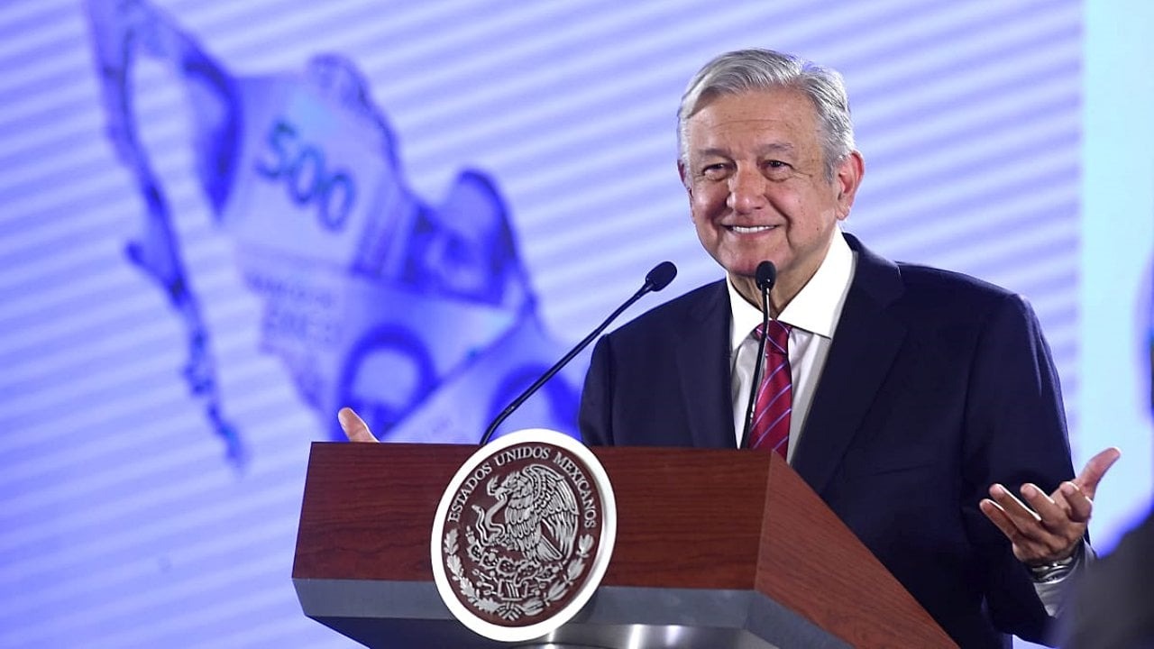Economía mexicana crecerá hasta 3.7% en 2024 gracias a postura fiscal de AMLO: Banxico