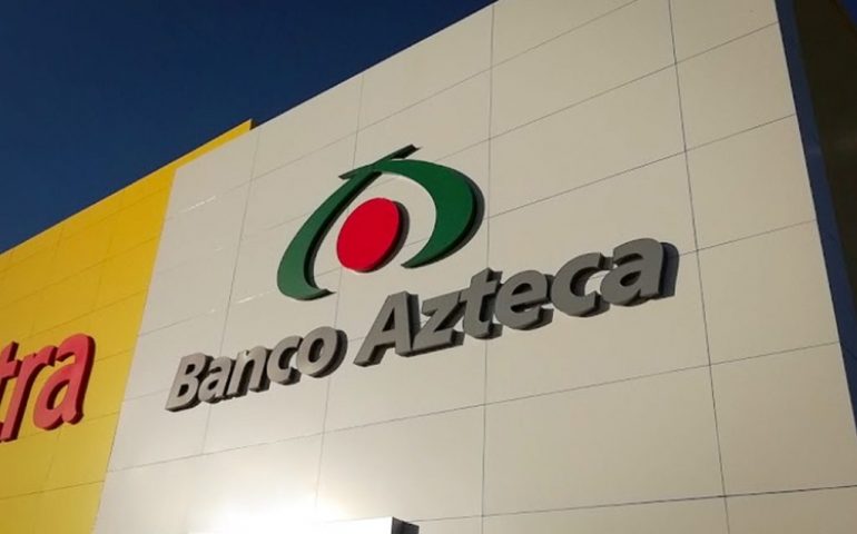 Usuarios incitan a clientes de Banco Azteca a retirar sus fondos antes de que caiga en quiebra