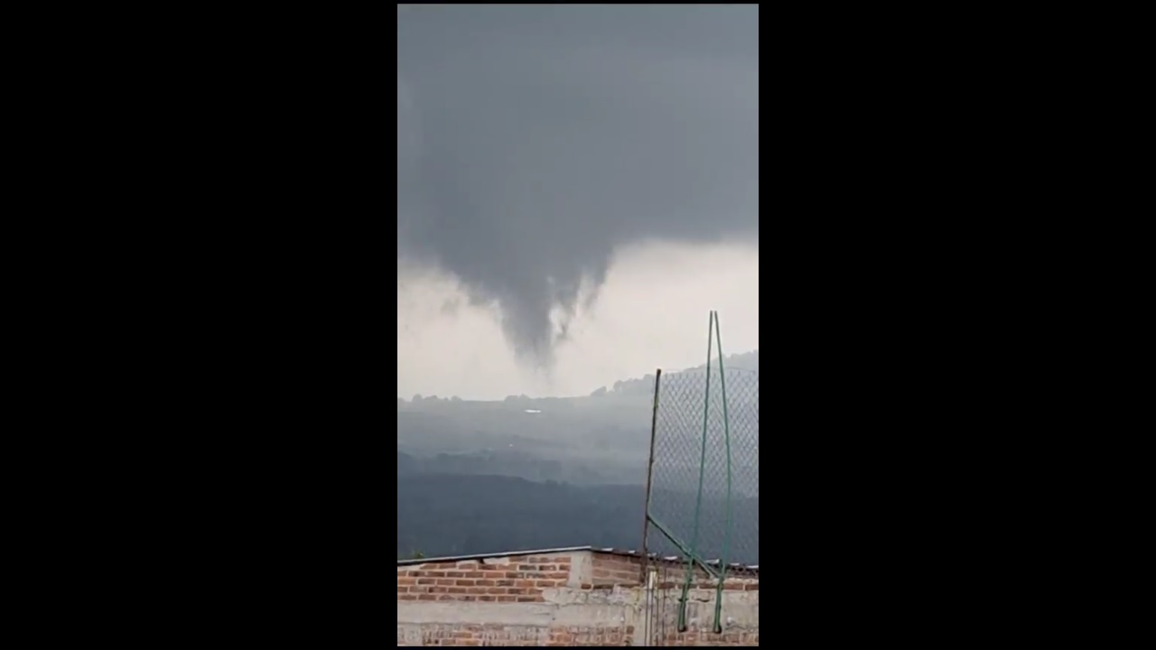 Tornado en Peribán, Michoacán, causa daños en plantaciones de aguacate