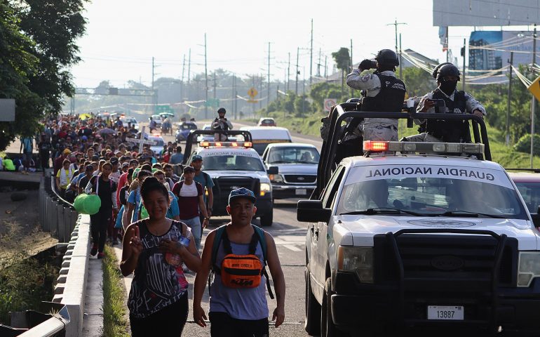 Caravana de 1,200 migrantes, haitianos, nicaragüenses y venezolanos, se dirige a Chiapas
