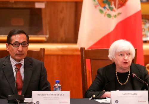 EEUU y México firman acuerdo contra amenazas de inversiones extranjeras