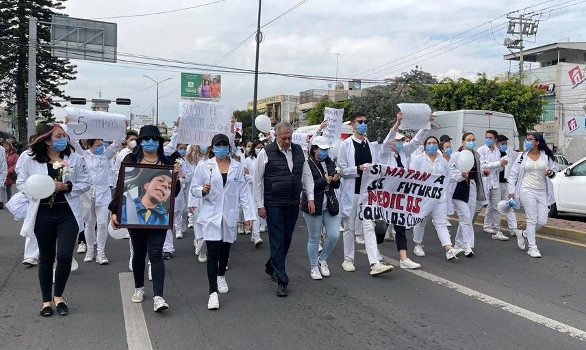 Marchan en Celaya por el asesinato de los 5 estudiantes de la ULM