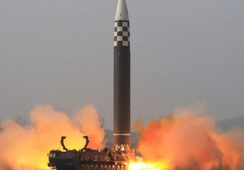 Corea del Norte continúa con provocaciones y vuelve a lanzar misil de alcance intermedio