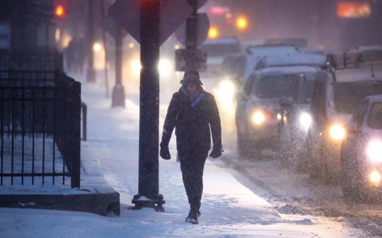 Tormenta invernal en EEUU deja muertes, clausura de escuelas y accidentes