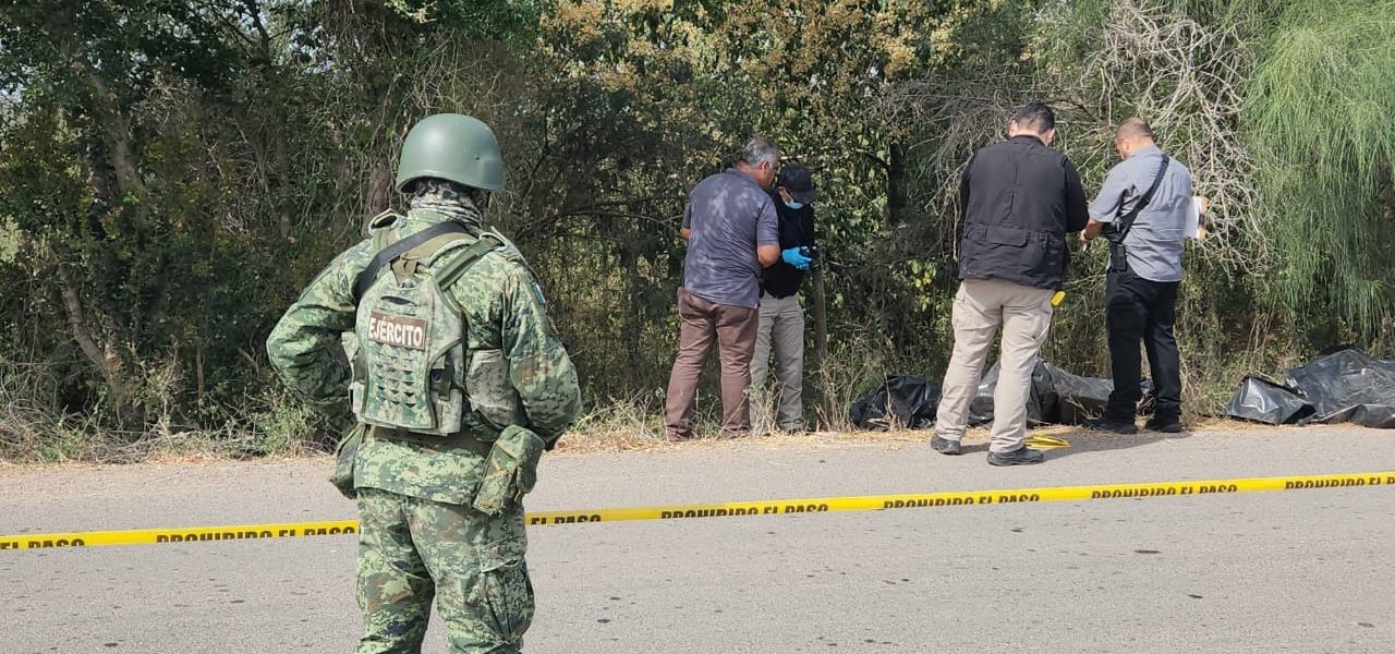 Encuentran el cuerpo de un hombre envuelto en plástico al oriente de Culiacán