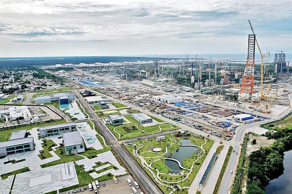 Refineria de Dos Bocas iniciará produccion hasta el 31 de enero