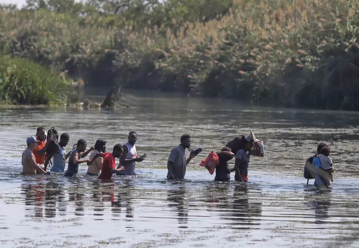 Muerte de migrantes en el Rio Bravo agudiza las tensiones entre Abbott y Biden