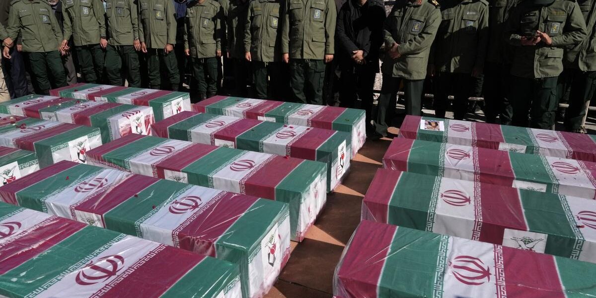 Irán vincula a Israel y EEUU en atentado suicida del Estado Islamico en funeral