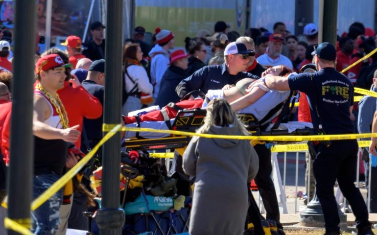 22 heridos y un muerto deja tiroteo en Kansas tras festejos por la victoria de los Chiefs