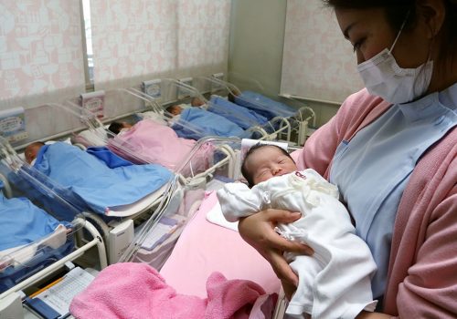 Japón y Corea del Sur registran mínimos históricos en tasas de natalidad
