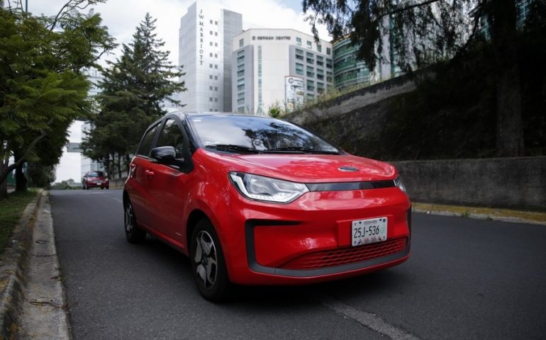 Empresas automotrices chinas tardarán décadas en exportar vehículos desde México a EEUU, afirma INA