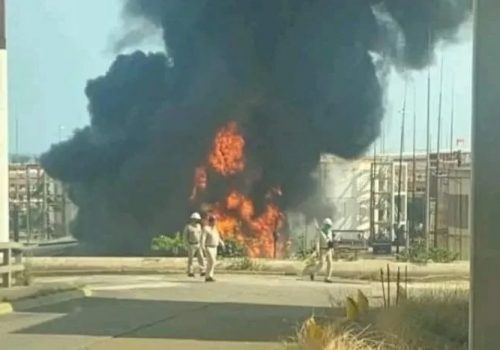 Ocho trabajadores de Pemex resultan lesionados tras explosión en refinería de Tula
