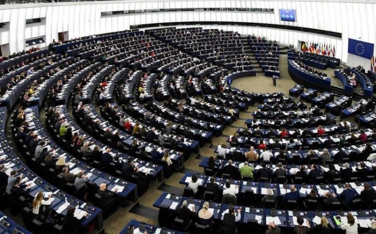 Parlamento Europeo ratifica la primera ley sobre el uso de la IA