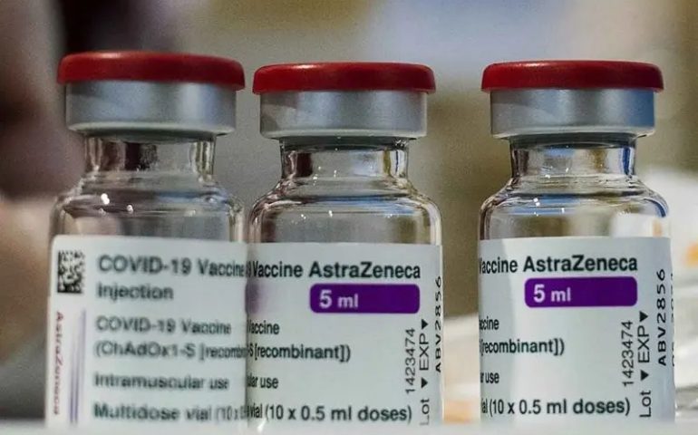 AstraZeneca reconoce que su vacuna del Covid-19 puede causar efectos secundarios