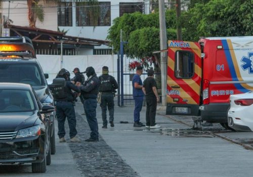 Asesinan a dos paramédicos e incendian ambulancia en Celaya