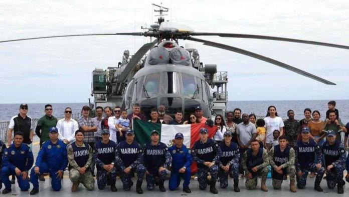 Marina rescata a 34 mexicanos atrapados en Haiti tras crisis politica