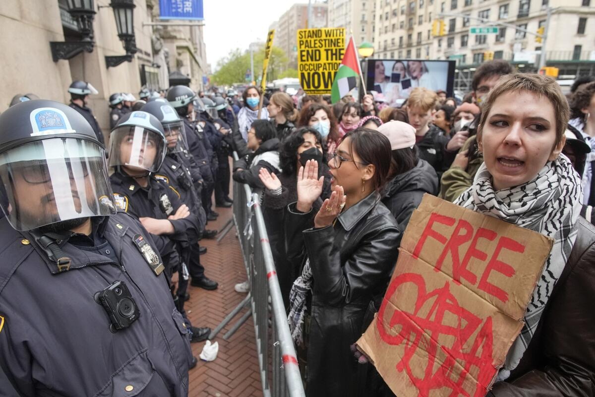 Entre cancelaciones y policías, buscan detener protestas contra Israel en universidades de EEUU