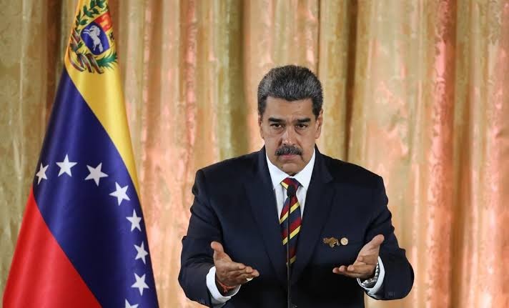 Ordena Maduro cierre de sus embajadas en Ecuador en apoyo a México